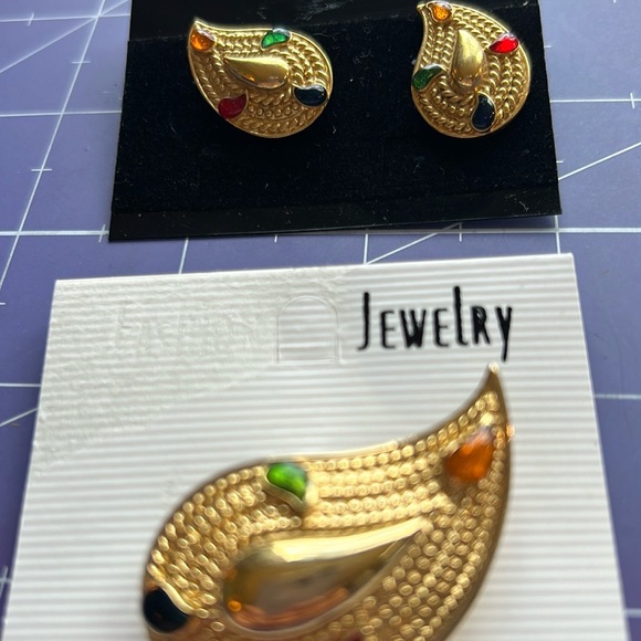Avon brooch and matching earrings paisley shape enamel goldtone vintage set nice - Picture 13 of 14